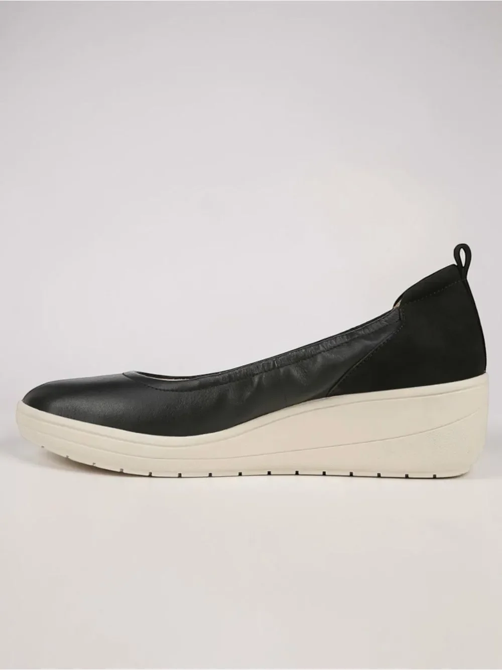 Vionic Jacey Black Leather Wedge Size 5